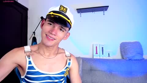Snapshot of estebanperez_ chatting on February 4, 1:27 pm Esteban online show from February 4, 1:27 pm