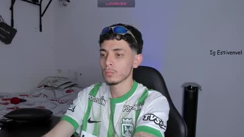 estivenvel online show from October 26, 7:05 pm