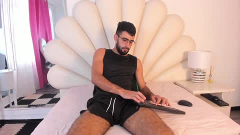 Snapshot of ethan__walker chatting on January 31, 4:48 pm Ethan online show from January 31, 4:48 pm