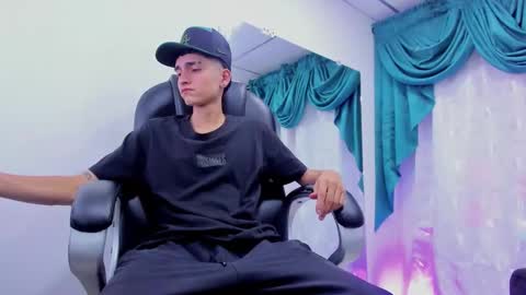 Ethan online show from December 17, 1:07 am