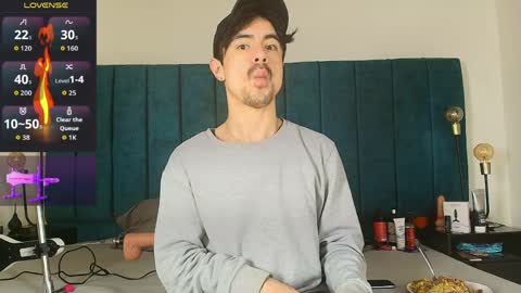 ethan  online show from April 4, 3:36 am