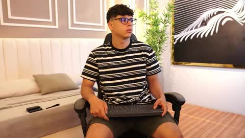 ethan_occonor online show from December 20, 12:45 pm