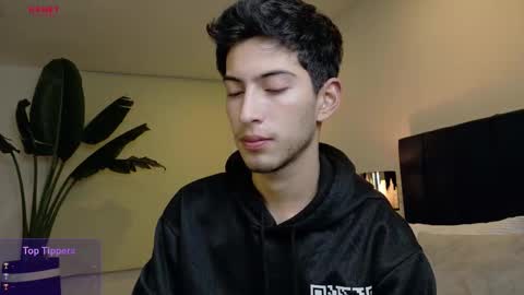 Snapshot of ethan_skiny_ chatting on October 15, 5:15 am Joan online show from October 15, 5:15 am