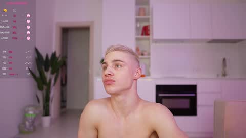 evan_white_ online show from February 11, 5:40 pm