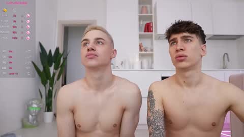 evan_white_ online show from February 12, 7:34 am