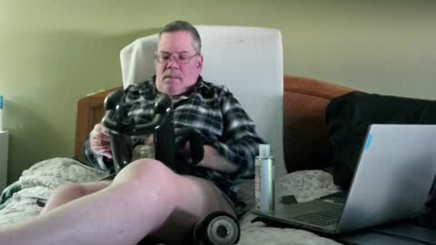 Eyeswideshut63 online show from December 20, 7:50 pm