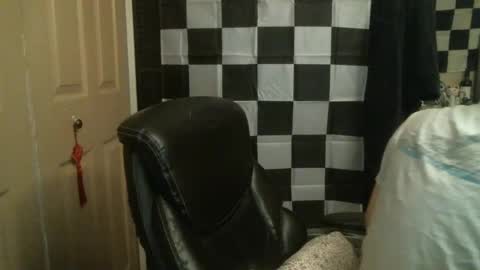 Ezra Naamah online show from February 21, 1:33 am