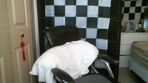 Ezra Naamah online show from January 21, 2:55 pm