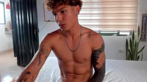 Snapshot of fabrizio_amery chatting on December 23, 9:29 pm - A N D E R online show from December 23, 9:29 pm