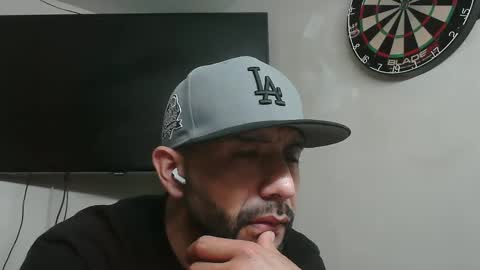 Snapshot of faded805 chatting on March 4, 5:34 pm Mark online show from March 4, 5:34 pm