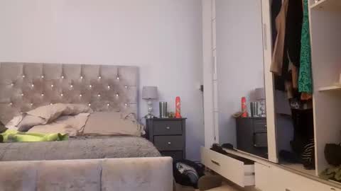 fantasticdeee online show from April 29, 6:03 pm