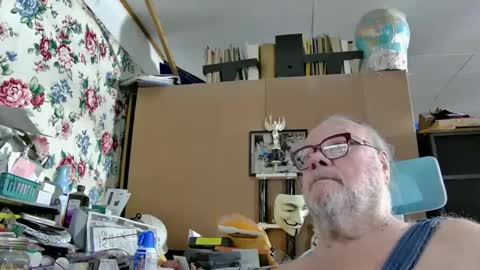 Fred. online show from December 4, 6:22 am