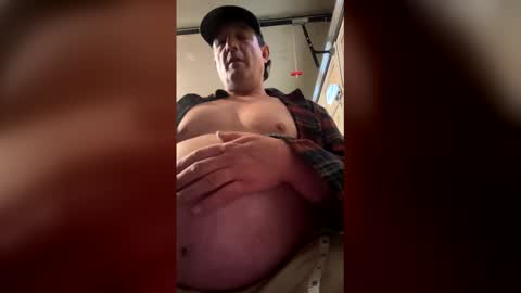 feedmyhugebelly online show from April 19, 8:22 pm