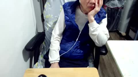 felixlau online show from December 4, 6:59 pm