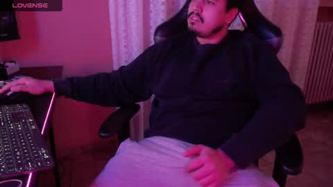 Snapshot of fernan_reds chatting on February 28, 9:23 pm Fernan online show from February 28, 9:23 pm
