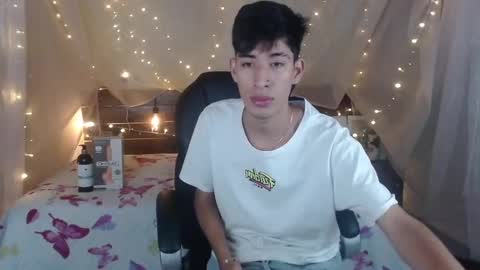 FER PHOENIX online show from December 18, 3:37 am