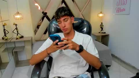 FER PHOENIX online show from February 2, 4:00 am