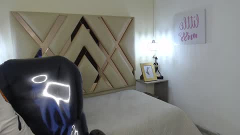 FER PHOENIX online show from February 1, 3:30 am