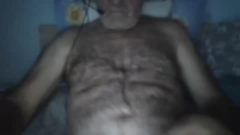 Snapshot of follador1001 chatting on September 26, 4:43 am follador1001 online show from September 26, 4:43 am