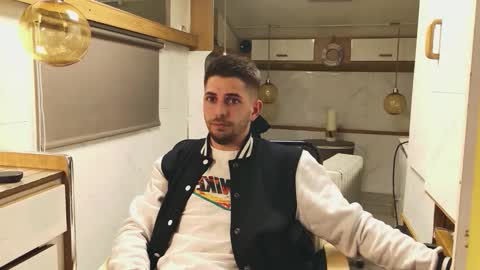 independent model online show from March 13, 6:47 pm