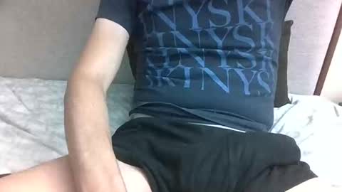 fonzi_flores online show from April 14, 11:43 am