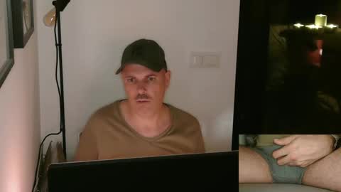 Snapshot of francescoes chatting on January 5, 5:41 pm francescoes online show from January 5, 5:41 pm