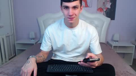 Snapshot of frank_mooree chatting on December 10, 2:46 am Frank online show from December 10, 2:46 am