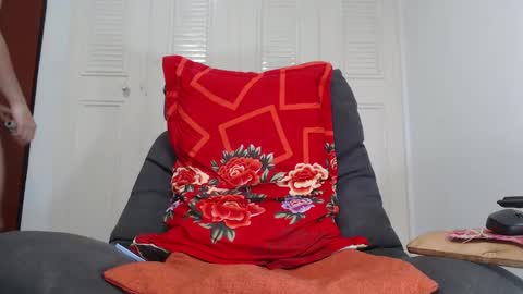 Snapshot of full_milo chatting on December 13, 6:10 am Andres. online show from December 13, 6:10 am