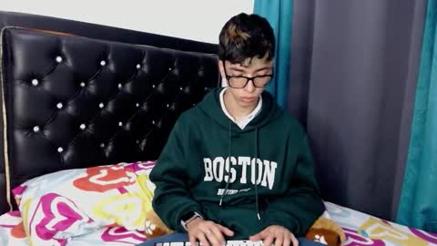 gabriel_x18 online show from February 17, 5:28 am