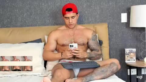 Snapshot of garret_alvin_ chatting on February 1, 2:37 am Garret online show from February 1, 2:37 am