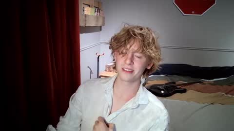 gayblondboy online show from October 28, 12:02 am