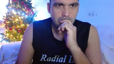 geeklatin88 online show from December 17, 6:31 am