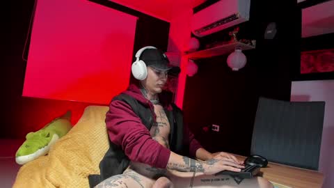 independent model online show from January 23, 3:37 am