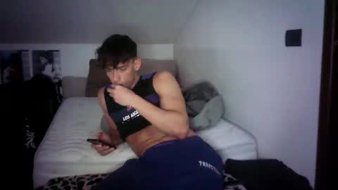 Snapshot of giovyyx chatting on February 14, 12:19 am giovyyx online show from February 14, 12:19 am