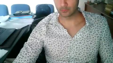 giuseppevai1 online show from April 10, 3:19 pm