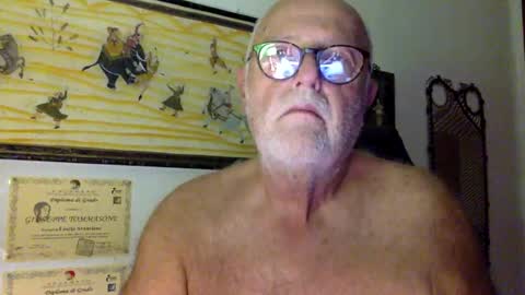 giutomma930394 online show from November 4, 11:50 pm