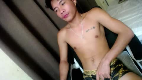 Snapshot of glenndou_daxs chatting on October 19, 2:20 pm glenndou_daxs online show from October 19, 2:20 pm