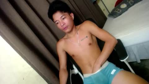Snapshot of glenndou_daxs chatting on October 12, 11:43 pm glenndou_daxs online show from October 12, 11:43 pm