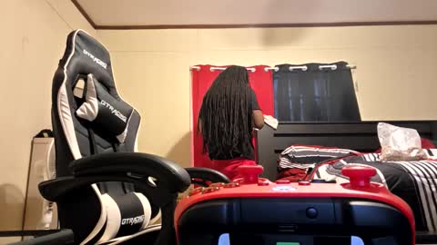 glomightyj online show from April 1, 10:29 pm