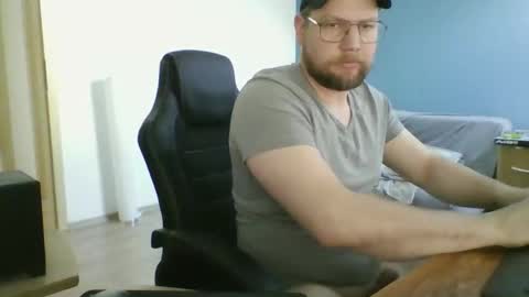 gnik_labinnah online show from April 6, 8:37 am