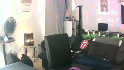 goldyguy011 online show from February 14, 5:09 am