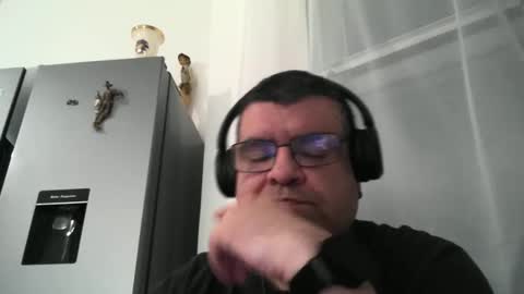 Snapshot of gomezgonz5 chatting on October 18, 9:09 pm gomezgonz5 online show from October 18, 9:09 pm