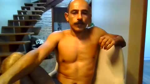 Snapshot of grego435380 chatting on February 21, 1:55 am grego435380 online show from February 21, 1:55 am