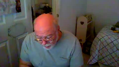 Snapshot of gtnolder60 chatting on December 22, 2:06 pm Gary online show from December 22, 2:06 pm
