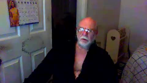 Snapshot of gtnolder60 chatting on January 4, 3:50 am Gary online show from January 4, 3:50 am