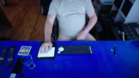 guesswhatigot2 online show from November 23, 4:01 am