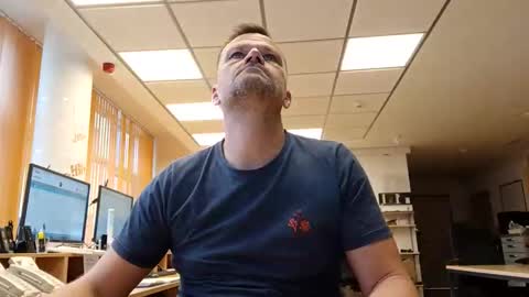 Snapshot of guschidick chatting on October 16, 2:58 pm guschidick online show from October 16, 2:58 pm