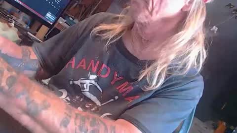 Snapshot of handystud33 chatting on October 21, 4:10 pm handystud33 online show from October 21, 4:10 pm