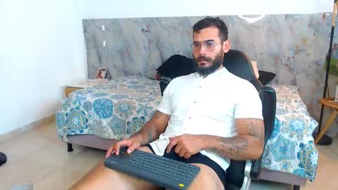 hanz_col online show from November 20, 3:17 am