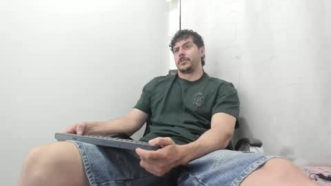 Snapshot of harrydaviss chatting on September 24, 3:06 am alpha online show from September 24, 3:06 am